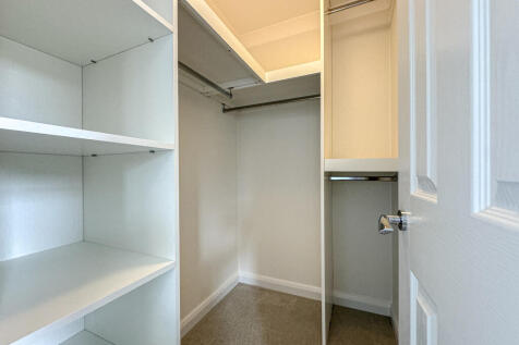 Walk-in wardrobe