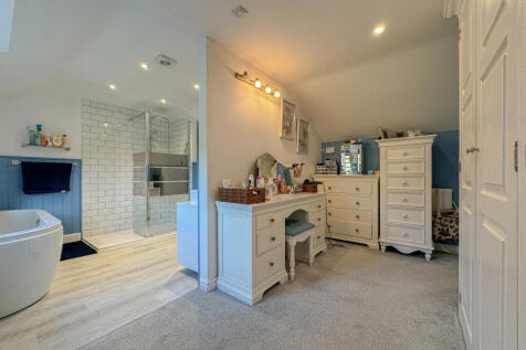 Dressing Area and En SUite