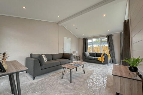 Living Room (2)