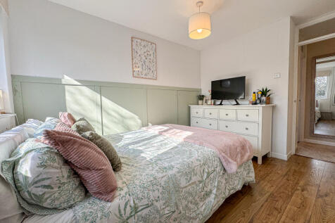 Bed 1 (2)