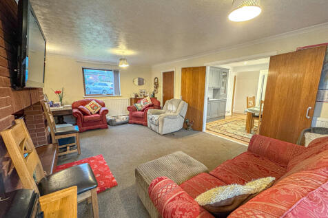 Living Room (2)