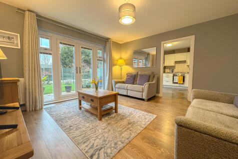 Living Room (2)