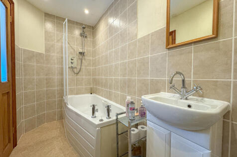 Bed 2 En Suite