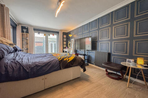 Bedroom (ground floor)