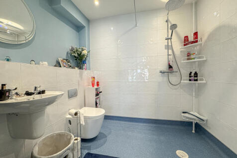 Bedroom (Ground Floor) En Suite