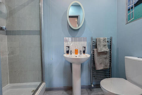 Bed 1 EnSuite