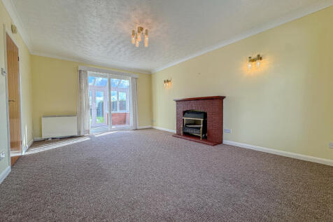 Living Room (2)