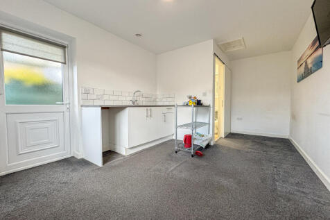 Studio 2 - Living Kitchen Bedroom