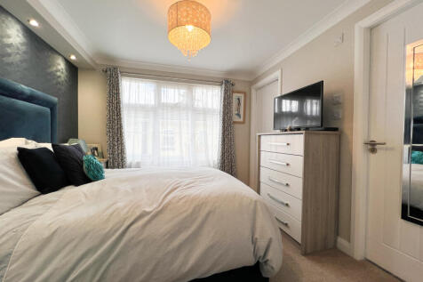 42 Castle Lake - bed 1 (2)