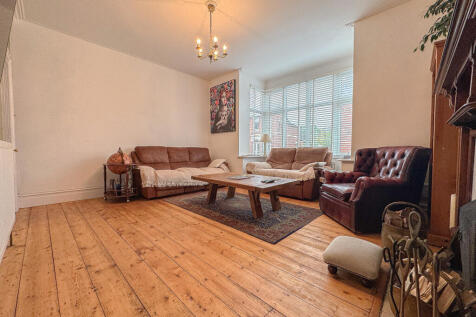 Living Room (2)