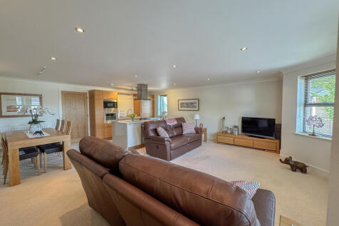 Living Area (2)