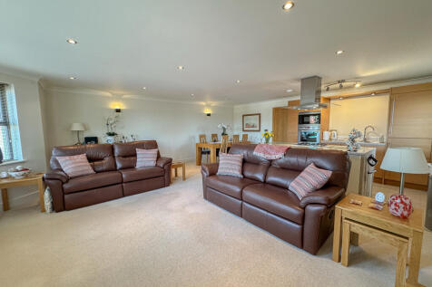 Living Area (5)
