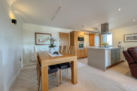 Dining Area (2)