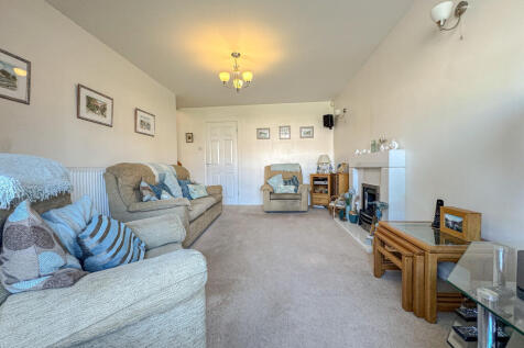 Living Room (2)