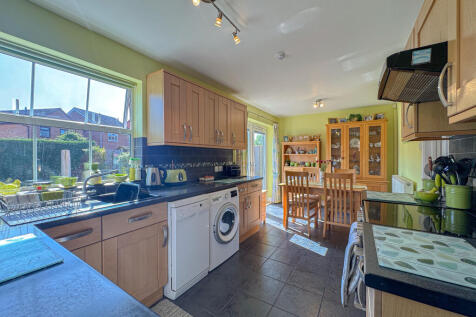 Kitchen Dining Room (2)