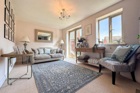 Living Room (2)