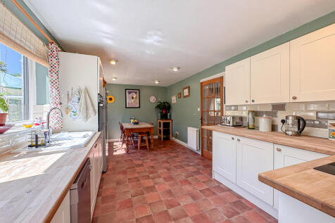 Kitchen Dining Room (2)