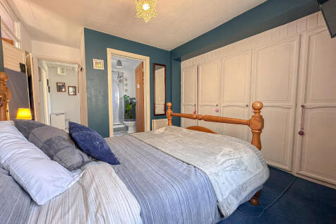 Bed 1 (2)