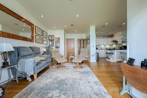 Living Area (3)