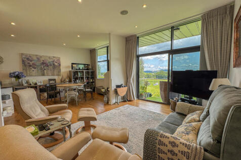 Living Area (2)