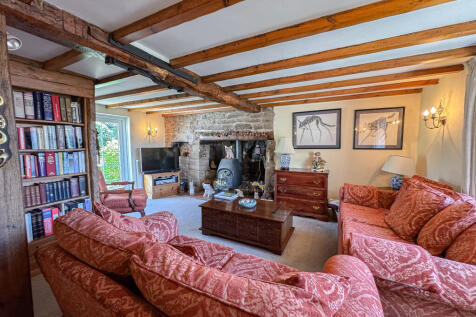 Living Room (2)