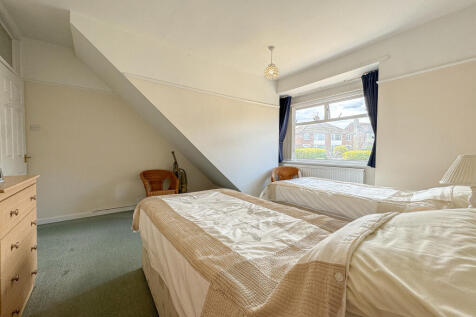 Bed 2 (2)