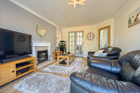 Living Room (2)