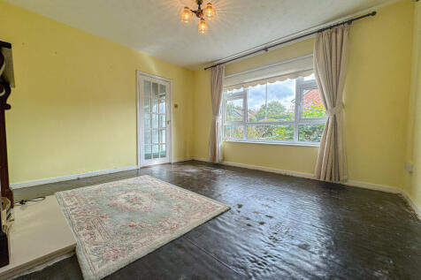 Living Room (2)