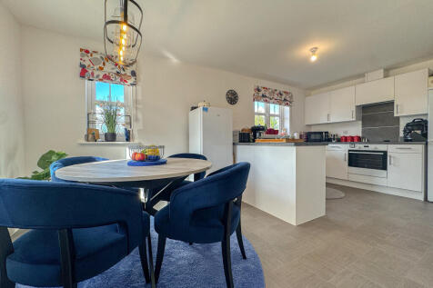 Kitchen Dining Room (2)