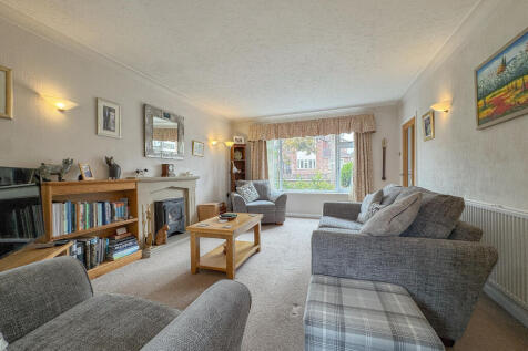 Living Room (2)