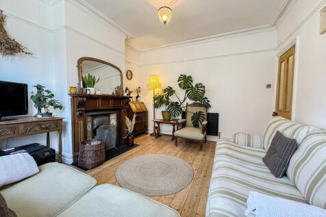 Living Room (2)