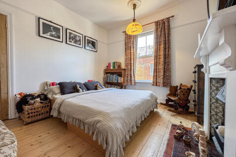Bed 2 (2)