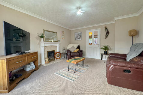 Living Room (3)