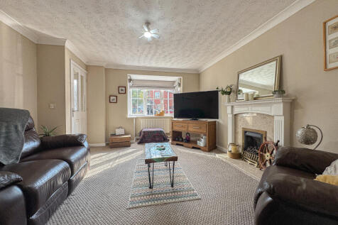 Living Room (2)