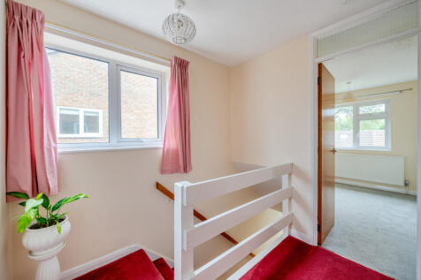 1366031-9-68e8fb3...