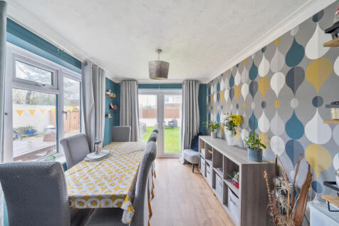 1370360-9-68f6066...