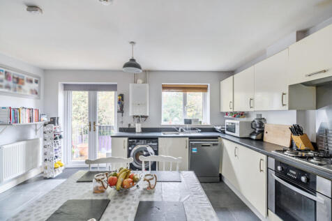 1376401-6-690b677...