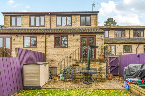 1376401-4-690b676...