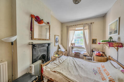 1359442-10-68dd4a...