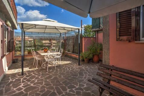 Courtyard Patio