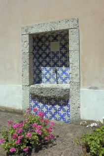 Fountain/date-stone