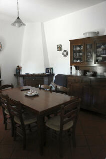 Kitchen dining area