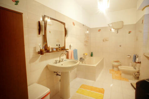 Upstairs bathroom