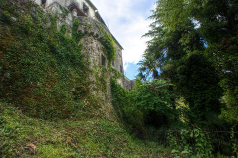 12. Castle Walls