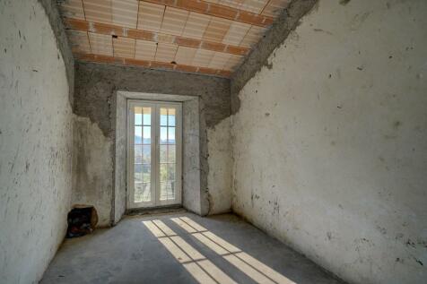 2nd Floor Bathroom