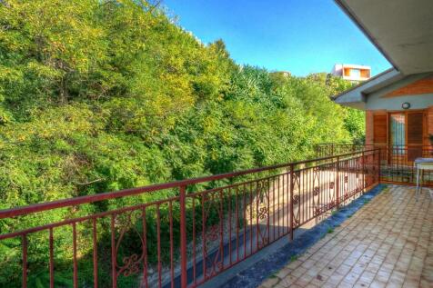 Sitting Room Balcony