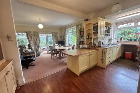 Kitchen / Breakfast Room
