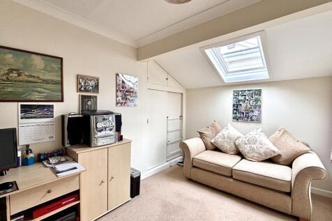 Bedroom 3/Study