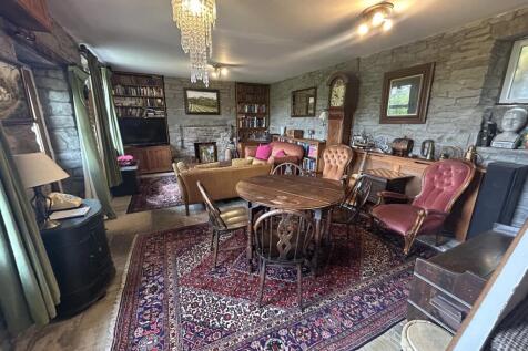 Sitting Room / Dining Room