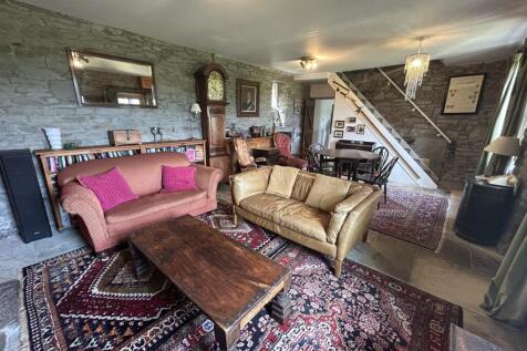 Sitting Room / Dining Room